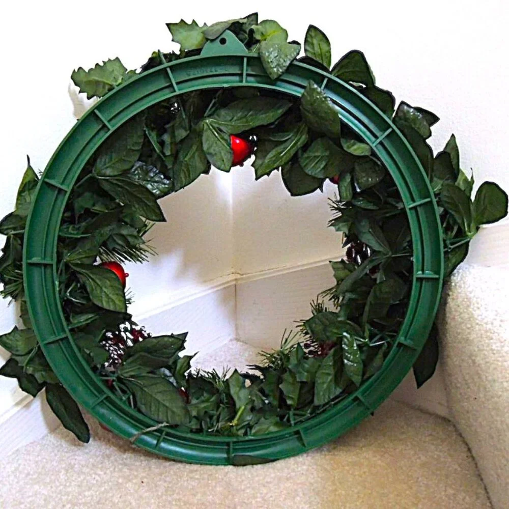 Christmas Wreath - Apples / Pine Cones / Berries / Holly Leaves / Pine Sprigs